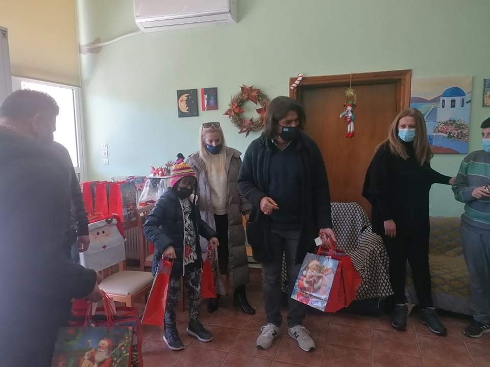 Επίσκεψη του Βουλευτή Γρεβενών κ. Ανδρέα Πάτση στο Ειδικό Σχολείο Γρεβενών – Μοίρασε δώρα στα παιδιά του σχολείου για τα Χριστούγεννα