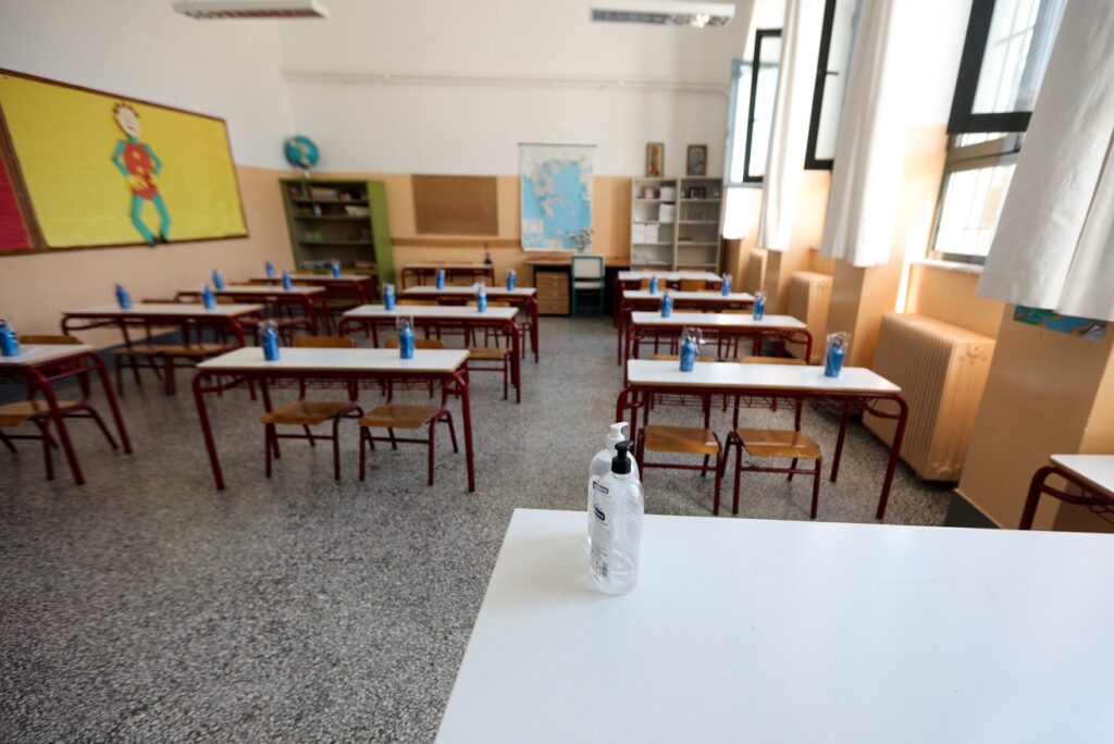 Κορωνοϊός: Ποινικές κυρώσεις σε γονείς που δεν αφήνουν τα παιδιά τους να πάνε σχολείο