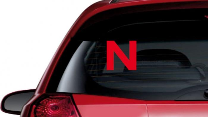 Νέος οδηγός: Πόσο καιρό πρέπει να μείνει το «Ν» στο αυτοκίνητο;