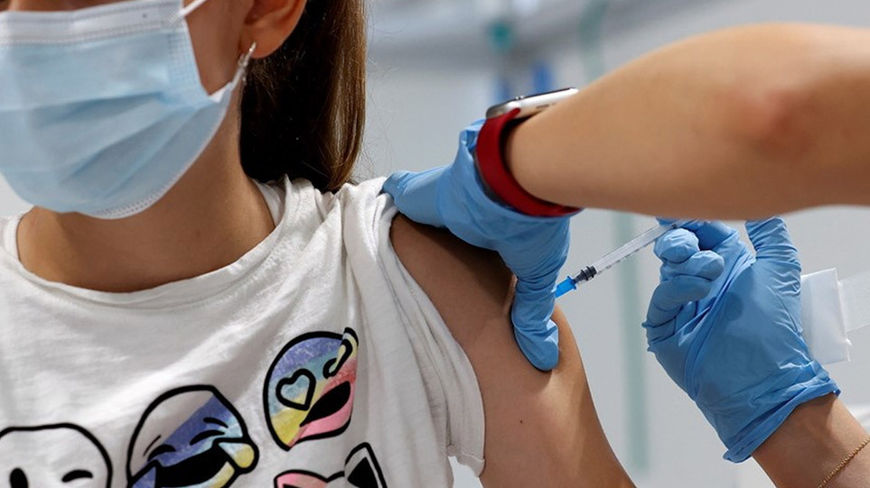 Κοροναϊός – εμβόλιο: Τι θα γίνει με την τρίτη δόση σε παιδιά – εφήβους