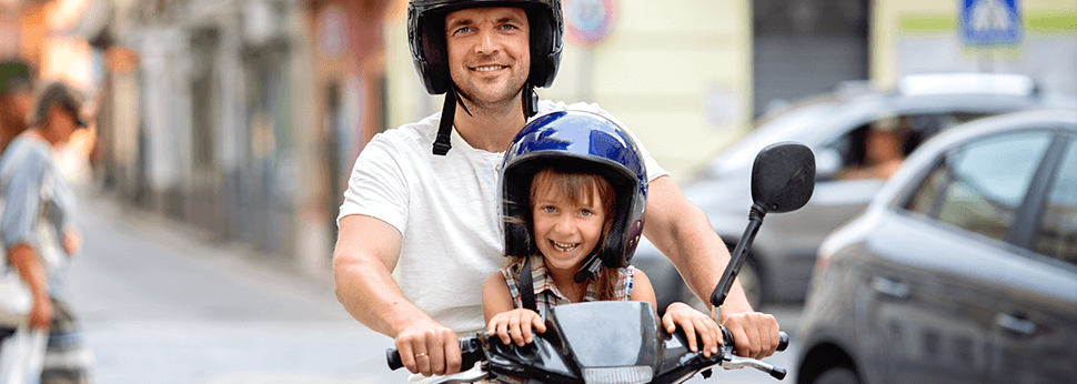 Παιδί σε μοτοσικλέτα: Πότε είσαι παράνομος και πότε εγκληματείς