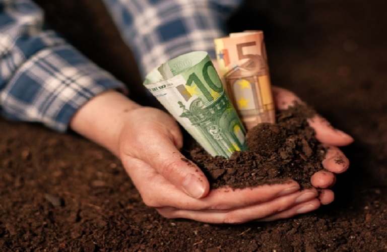 ΕΕ: «Πράσινο» φως για την έκτακτη ενίσχυση αγροτών έως 15.000 ευρώ