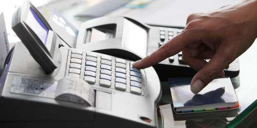 Διασύνδεση των ταμειακών μηχανών με τα POS κατά της φοροδιαφυγής – Πώς θα υλοποιηθεί