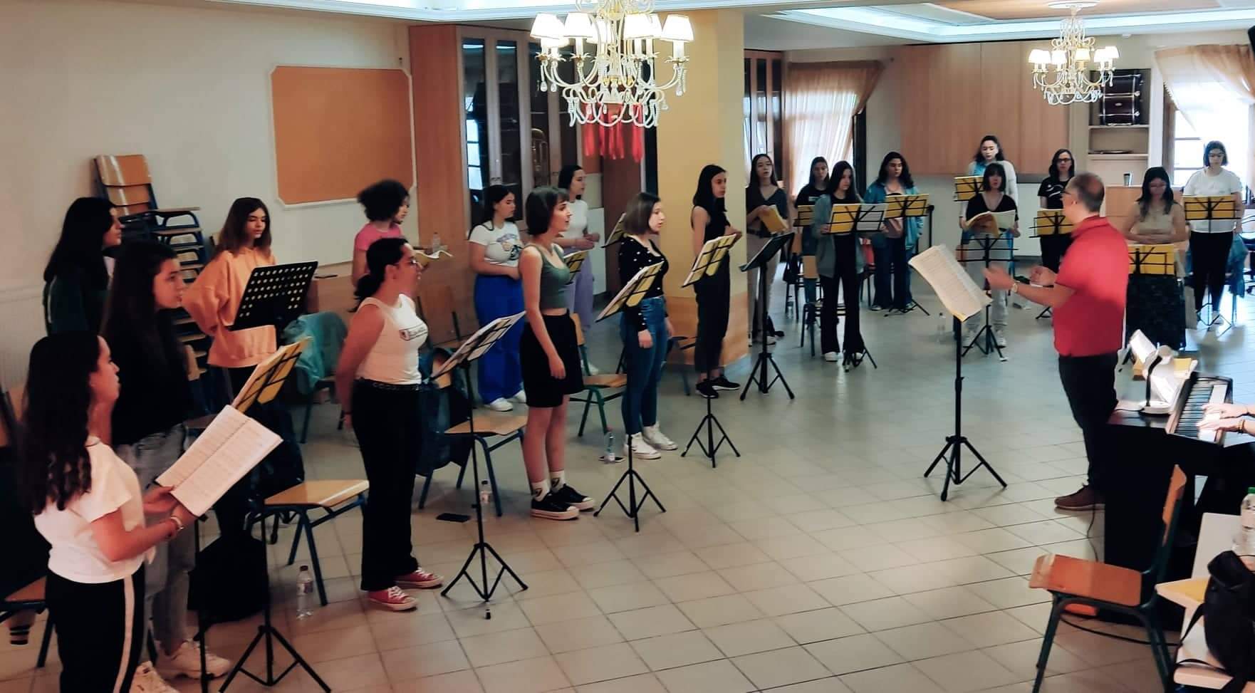Άξιον εστί Μίκη Θεοδωράκη – Εκπληκτικό αποτέλεσμα στις πρόβες της Χορωδίας του Μουσικού Σχολείου Σιάτιστας