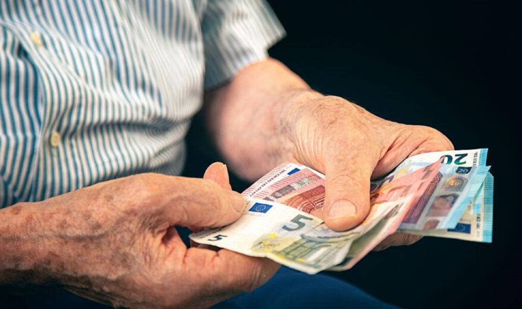 Ποιοι συνταξιούχοι θα δουν χρήματα  στην τσέπη τους από 1 Ιανουαρίου του 2023