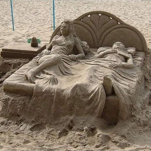 Kι όμως…είναι Γλυπτό από Άμμο σε Παραλία!… * Toυ Ευθύμη Πολύζου