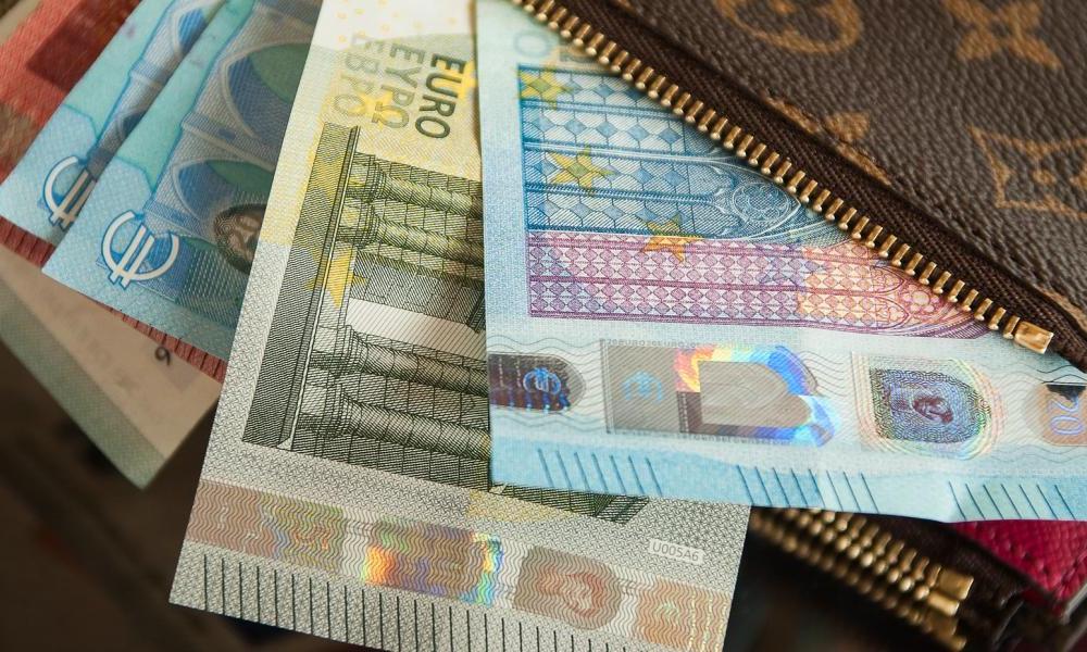 Ποιοι θα πάρουν «διπλή» επιταγή ακρίβειας – Οι δικαιούχοι των 250 ευρώ