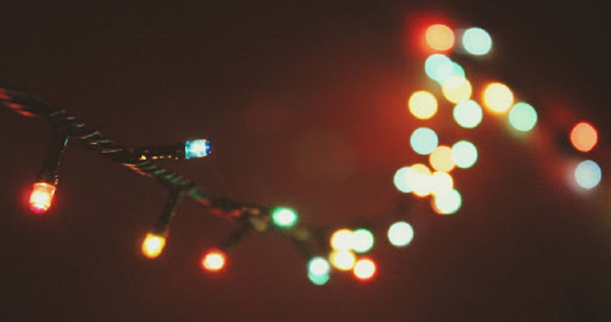 Χριστουγεννιάτικο δέντρο: Πόσο θα πληρώσετε σε ρεύμα για τα λαμπάκια