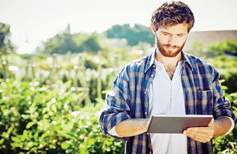 Ψηφιακές και «πράσινες» επενδύσεις στις γεωργικές εκμεταλλεύσεις