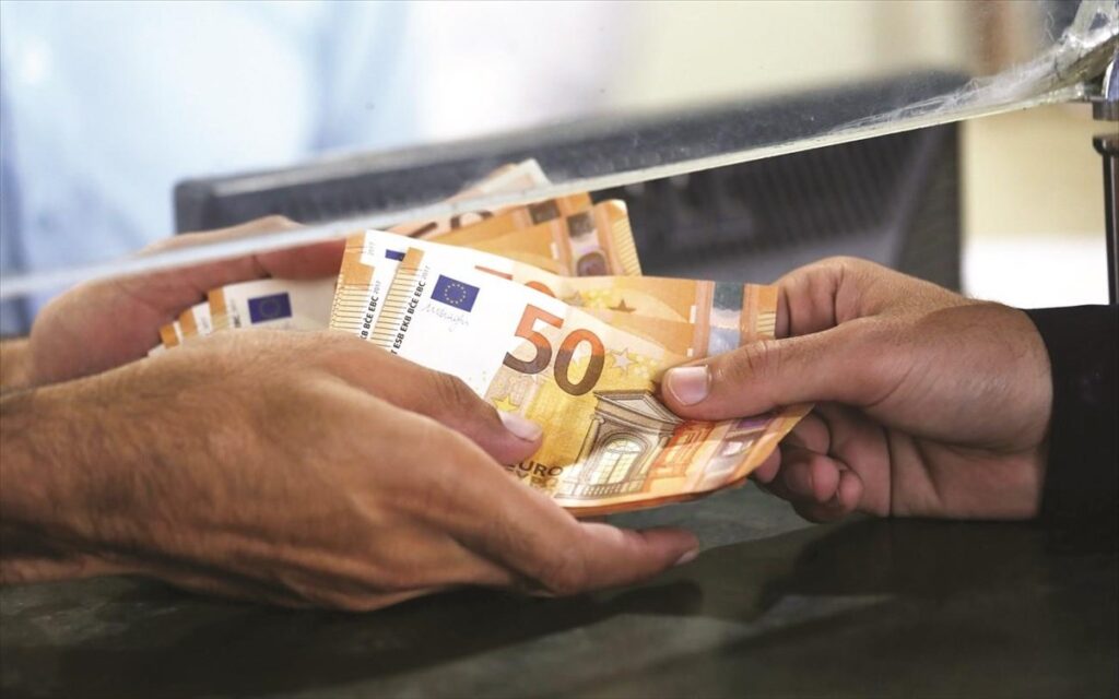 Ανασφάλιστοι: Το «νέο» μηνιαίο επίδομα ύψους 388 ευρώ – Ποιοι το δικαιούνται