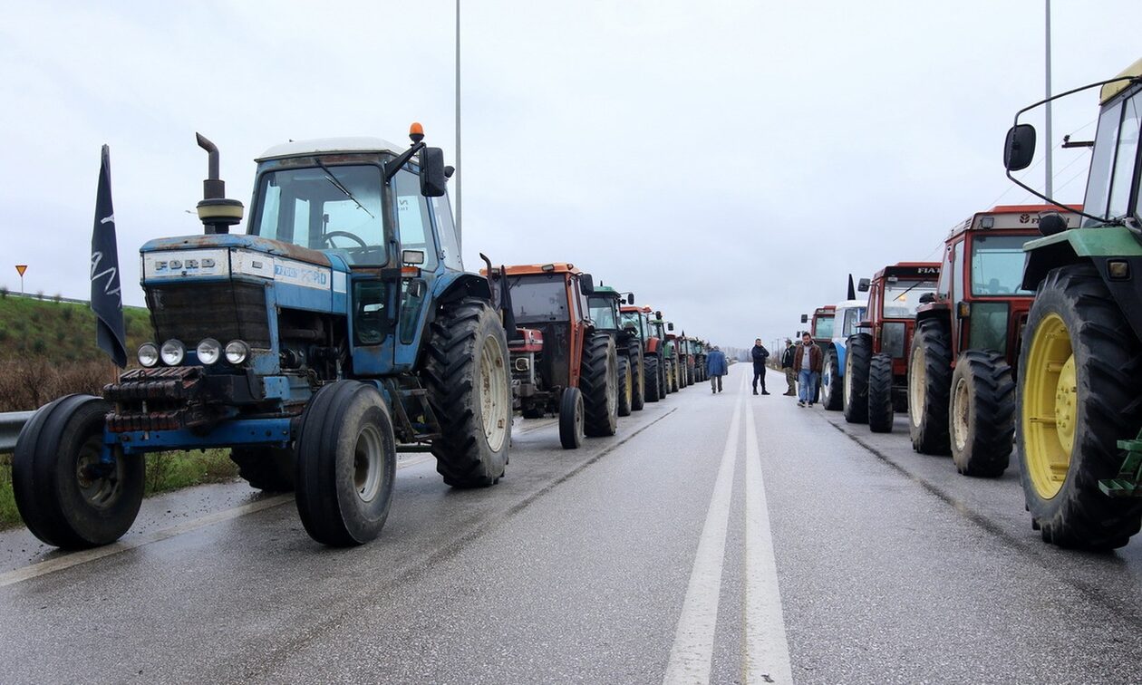 Τρίκαλα: Οι αγρότες βγάζουν τα τρακτέρ στους δρόμους