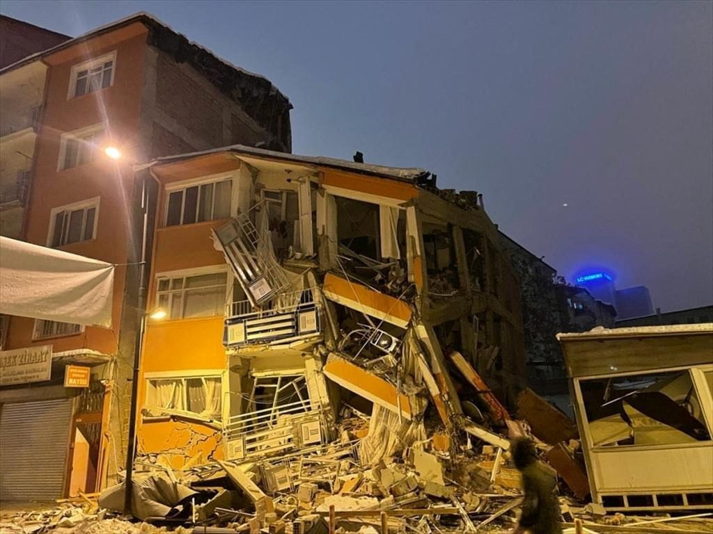 Σεισμός 7,8 βαθμών: Τουλάχιστον 284 νεκροί στην Τουρκία & 237 στη Συρία