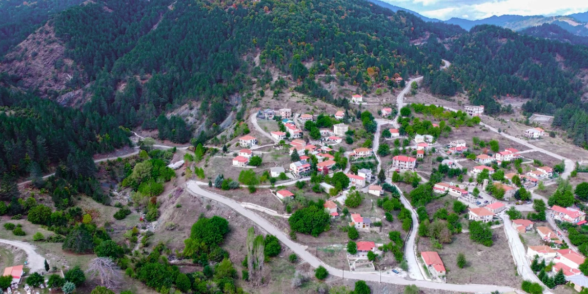 Μεσολούρι, το εκπληκτικό χωριό των Γρεβενών με τους υπέροχους καταρράκτες