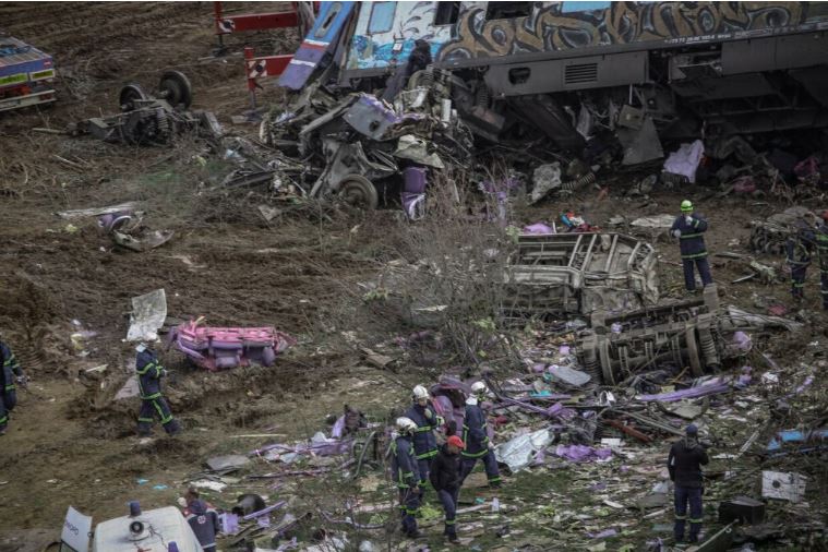 Τέμπη: 57 νεκροί και 56 αγνοούμενοι – Ολοκληρώνονται σήμερα οι έρευνες στο σημείο της σύγκρουσης