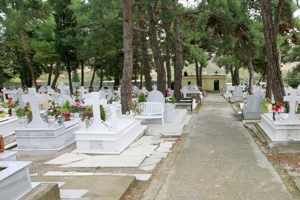 Άγνωστοι βεβήλωσαν μνήματα στο Κοιμητήριο Γρεβενών