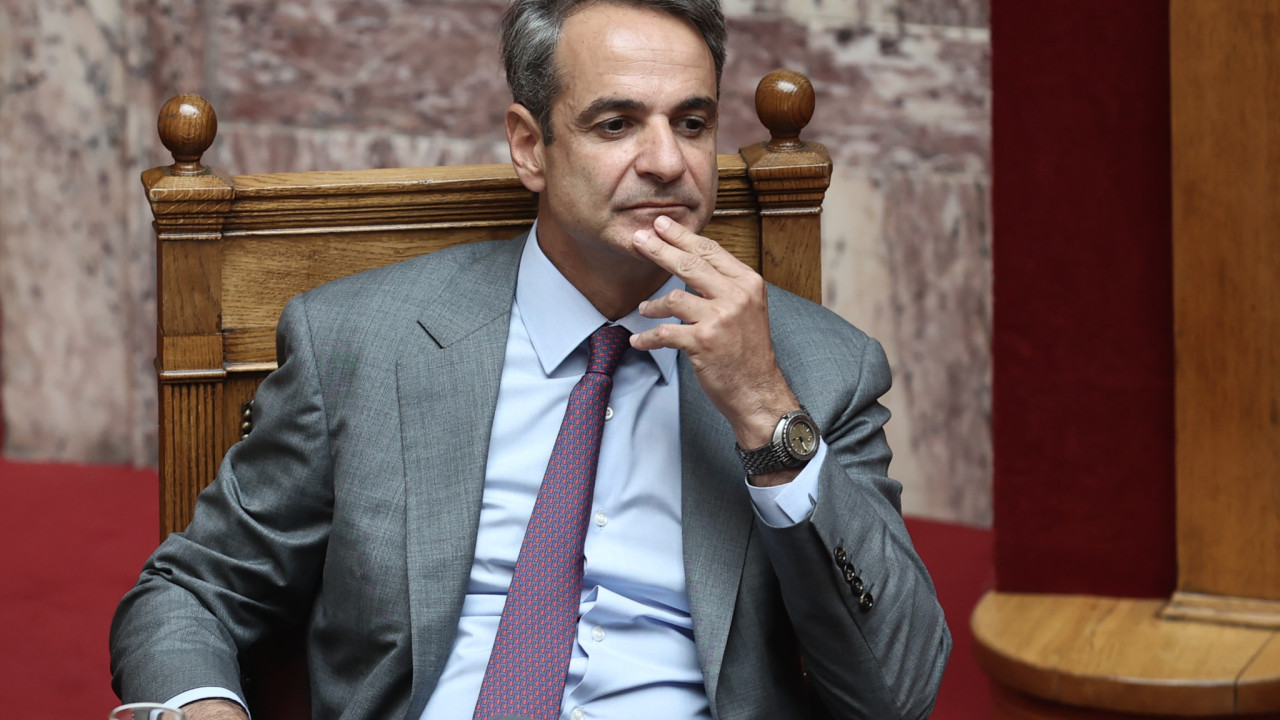 Τα μέτρα που θα ανακοινώσει σήμερα ο Κ. Μητσοτάκης στη Βουλή – Εισαγωγικός μισθός στο Δημόσιο 840 ευρώ
