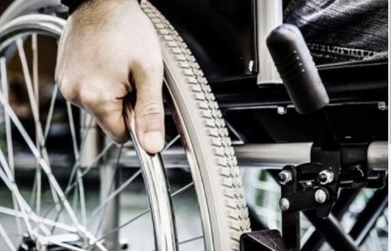 Ε.Σ.Α.μεΑ.: Πάνω από ένα χρόνο τα άτομα με αναπηρία περιμένουν την (ψηφισμένη) δωρεάν διέλευση από τα διόδια της χώρας