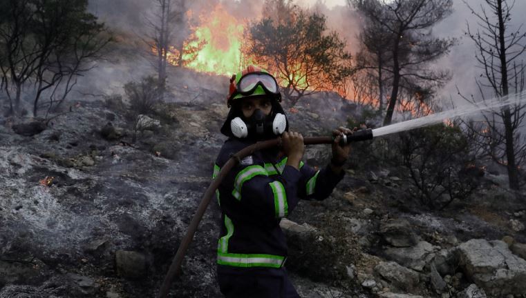 Πυρκαγιές: Σε κατάσταση συναγερμού η μισή χώρα