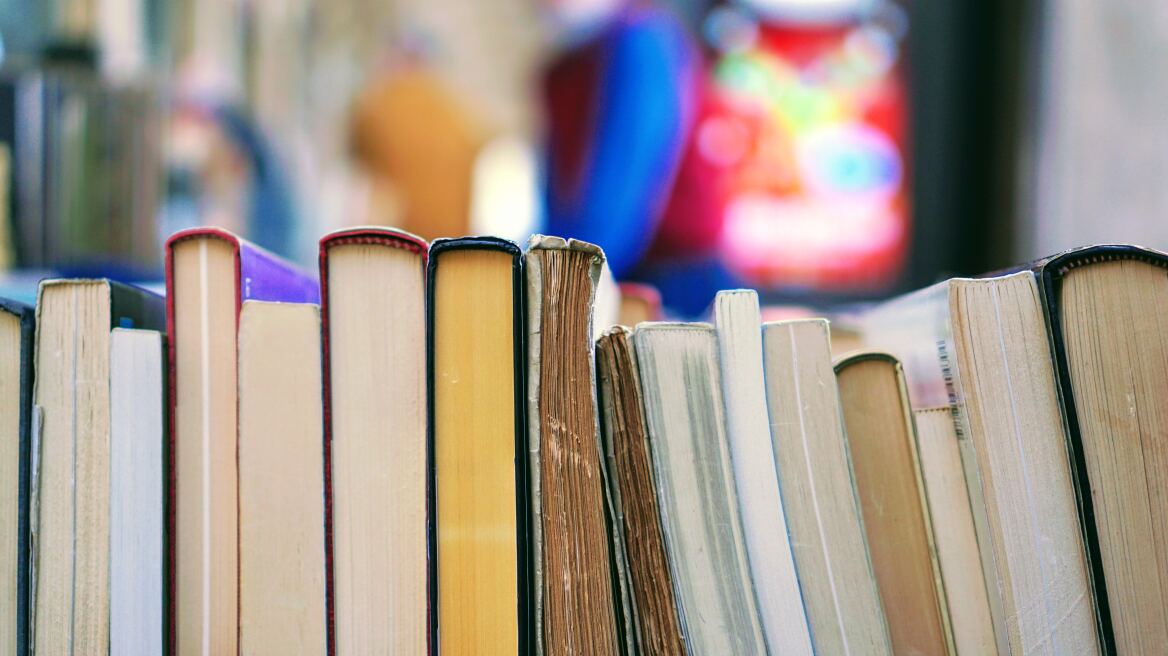 ΟΠΕΚΑ: Ξεκινά η αναδιανομή αδιάθετων βιβλίων – 20 ευρώ η επιδότηση, 30 για παιδιά δικαιούχων