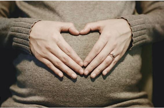 Επίδομα γέννας: Ποια η μεγάλη αλλαγή στην πληρωμή