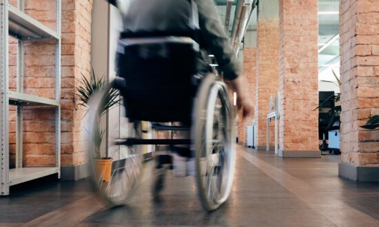 Διακρίσεις στα άτομα με αναπηρία ακόμη και για το εφάπαξ βοήθημα των 200 ευρώ