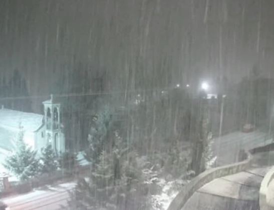 Έντονη χιονόπτωση στο Μέτσοβο και στα ορεινά