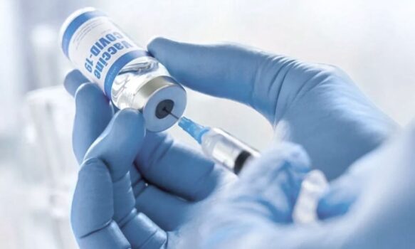 Πανελλήνιος Ιατρικός Σύλλογος: Διαφωνούν οι γιατροί με τη διενέργεια εμβολιασμών από τα φαρμακεία