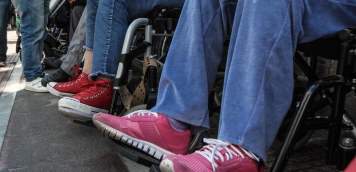 Πρόγραμμα Τουρισμός: Η κυβέρνηση αποκλείει άτομα με αναπηρία