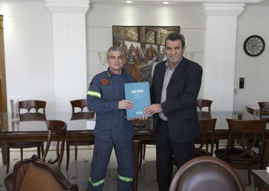 Εθιμοτυπική επίσκεψη του νέου Διοικητή Περιφερειακής Πυροσβεστικής Υπηρεσίας Δυτικής Μακεδονίας στον Αντιπεριφερειάρχη Καστοριάς