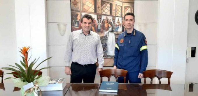 Εθιμοτυπική επίσκεψη του νέου Διοικητή Πυροσβεστικών Υπηρεσιών Νομού Καστοριάς στον Αντιπεριφερειάρχη Καστοριάς