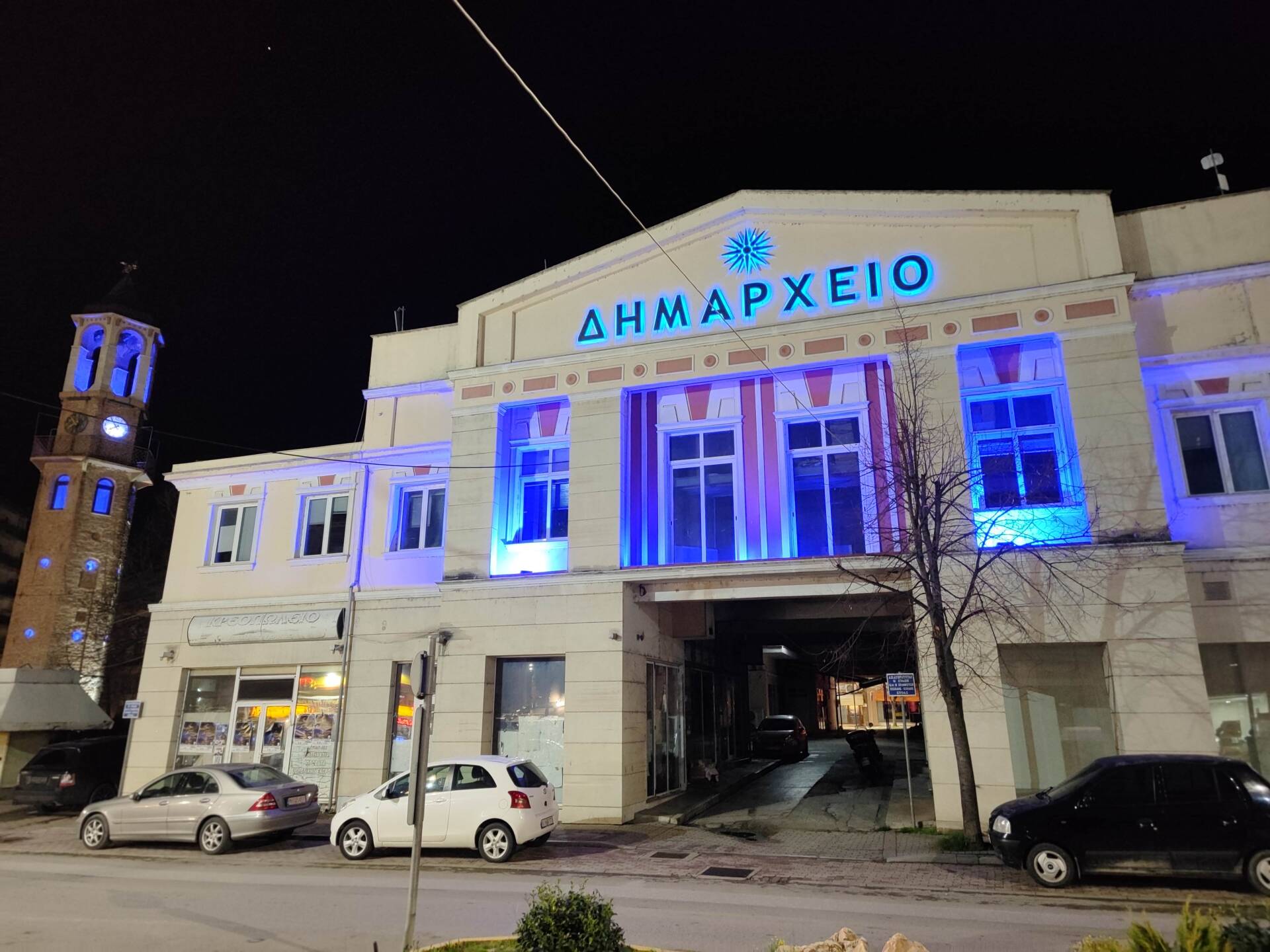 Δήμος Γρεβενών: Στα «μπλε της Ελλάδας» το Δημαρχείο και το Ρολόι της πόλης για το «Χρυσό μας παιδί» Μίλτο Τεντόγλου