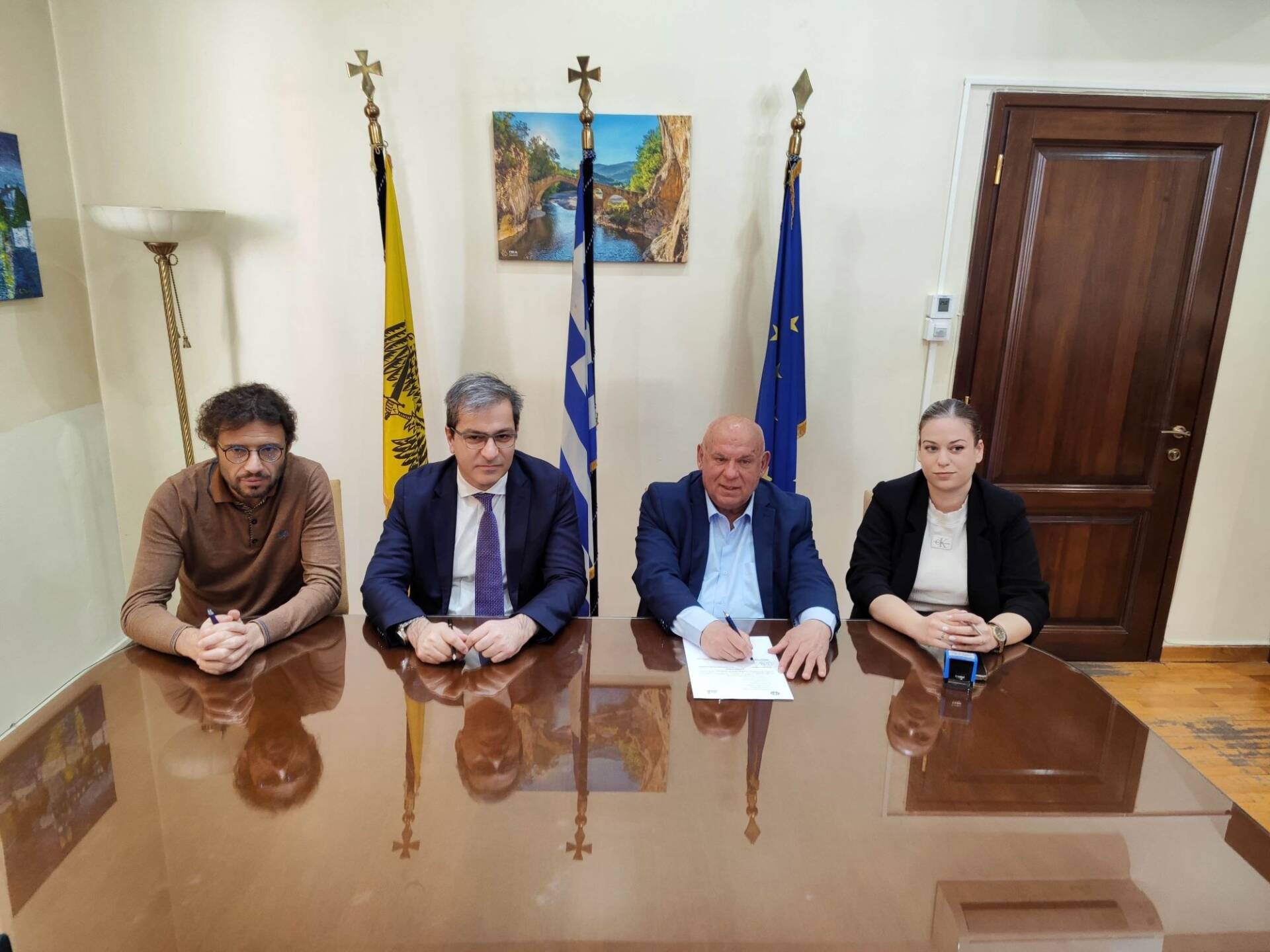 Δήμος Γρεβενών: Υπογράφηκε η σύμβαση κατασκευής του έργου «Κατασκευή δρόμου προσπέλασης της θέσης εγκατάστασης του Εκπαιδευτικού Αστρονομικού Πάρκου Όρλιακα»