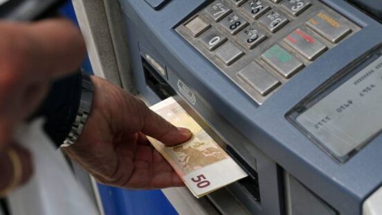 Ο «χάρτης» των πληρωμών από e-ΕΦΚΑ και ΔΥΠΑ έως 17 Απριλίου