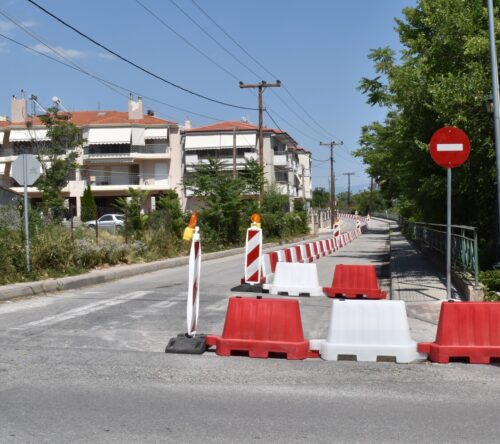Δήμος Κοζάνης: Κλειστό το ένα ρεύμα της οδού Γεωργίου Σαραντάρη λόγω εργασιών του «Cut and Cover» – Παράκαμψη από την οδό Γιάννη Ψυχάρη – Προσοχή στη σήμανση! (Φωτογραφίες)