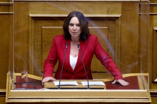 Καλλιόπη Βέττα: Ο νέος Κ.Ο.Κ. λειτουργεί τιμωρητικά και εισπρακτικά