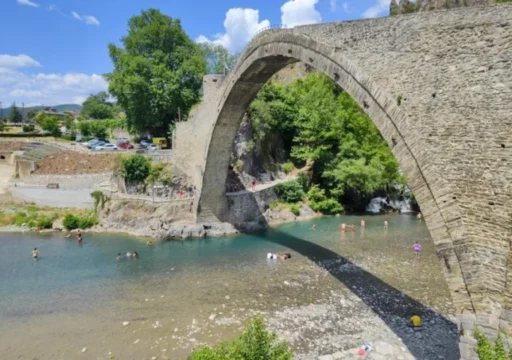 Βουτιές και ράφτινγκ στον Αώο και τον Βοϊδομάτη – Ανάσα δροσιάς στην Ήπειρο