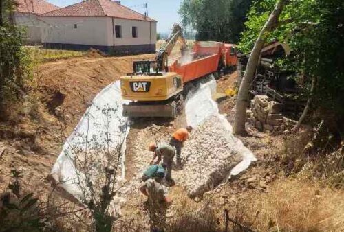 Αντιπλημμυρικές εργασίες στην Αγία Κυριακή από την Π.Ε. Καστοριάς