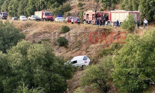 Ιωάννινα: Αυτοκίνητο εξετράπη της πορείας του και κατέληξε σε γκρεμό
