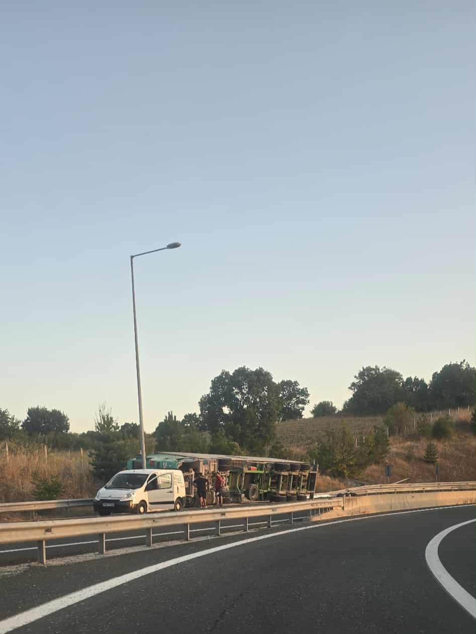 Τροχαίο ατύχημα με φορτηγό στον κόμβο της Σιάτιστας