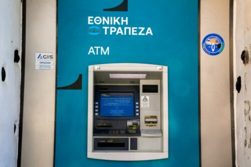 Τι απαντά η Εθνική Τράπεζα για την αυτόματη χρέωση 0,80 ευρώ στον λογαριασμό
