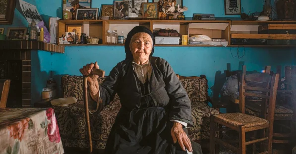 Τα μυστικά των Ελλήνων που ζουν χρόνια πολλά και καλά – Το προφίλ των αιωνόβιων και το προσδόκιμο ζωής ανά Περιφέρεια
