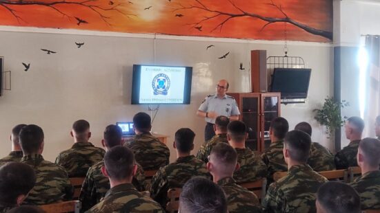 Αστυνομικοί του Τμήματος Τροχαίας Γρεβενών πραγματοποίησαν ενημερωτική διάλεξη, για την οδική ασφάλεια στους στρατιώτες του Κέντρου Νεοσυλλέκτων Γρεβενών