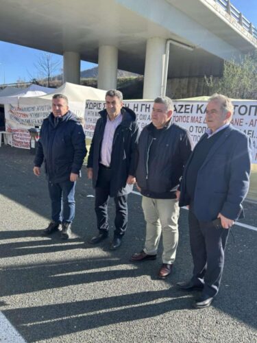 Στο μπλόκο των αγροτών στη Σιάτιστα οι Αντιπεριφερειάρχες Δυτικής Μακεδονίας