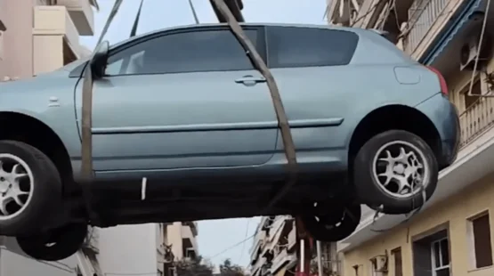 Απομάκρυνση εγκαταλελειμμένων οχημάτων από τον Δήμο Καστοριάς