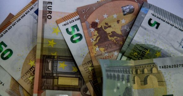 Όλες οι αλλαγές σε φόρους, μισθούς και συντάξεις για το 2026