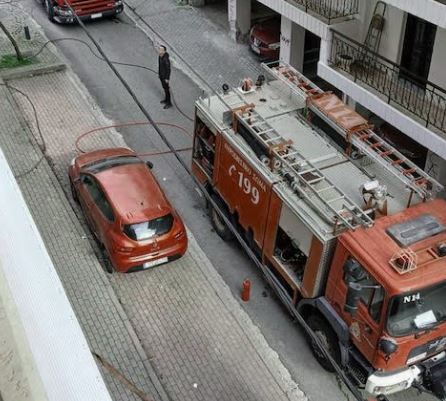 Φωτιά σε τζάκι στην οδό Ρήγα Φεραίου – Άμεση επέμβαση της πυροσβεστικής (Βίντεο)
