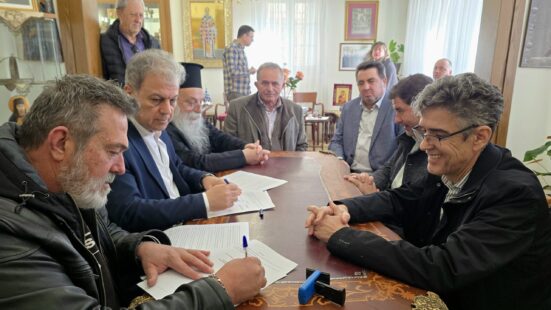 Υπογραφή σύμβασης για την εγκατάσταση δικτύου ενεργειακής πυροπροστασίας στο Ίδρυμα «Άγιος Αχίλλειος» και ενημέρωση για τις μελέτες της ΔΠΥΝ και τη μετεγκατάσταση του κτηρίου της Πυροσβεστικής Υπηρεσίας Γρεβενών