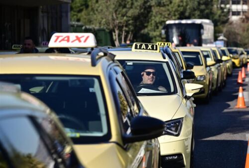 Λυμπερόπουλος: Από την Τρίτη το πρωί απεργία διαρκείας στα ταξί μέχρι την ψήφιση του νομοσχεδίου