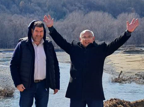 Επιστολές: “Και μαζί και χώρια”
