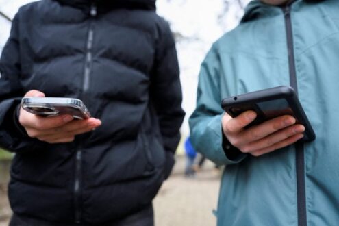 Πώς θα εφαρμοστεί το μπλόκο στα social media σε ανηλίκους κάτω των 15 στην Ελλάδα